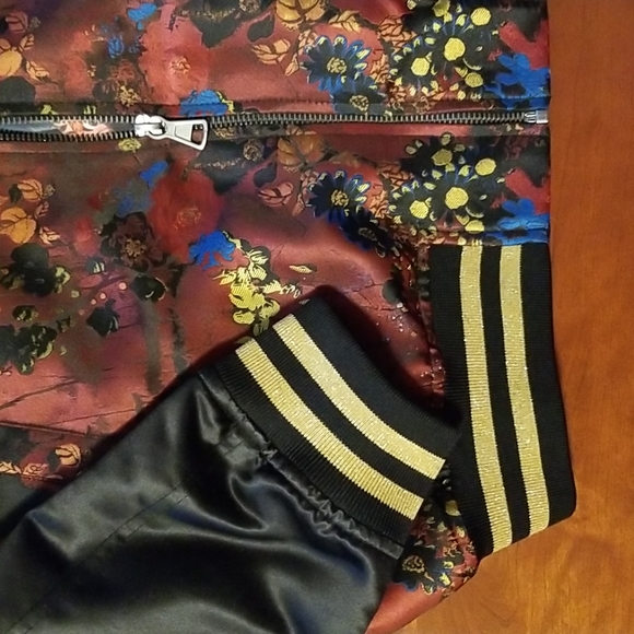 TALLIA Bomber - Picture 2 of 7